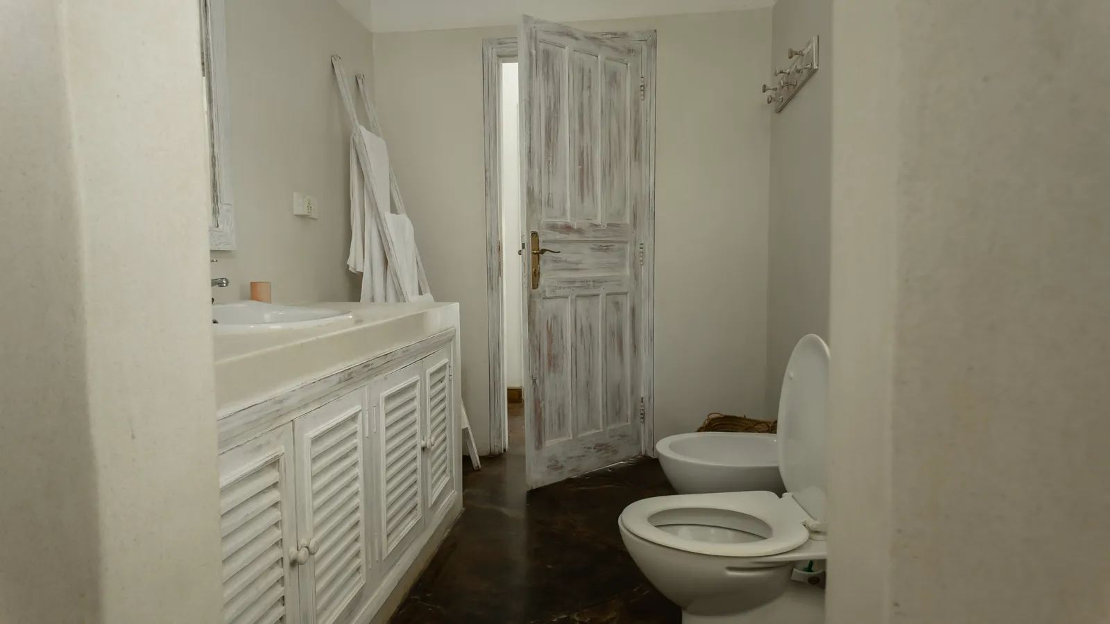 Nyumba Sara Bathrooms 2