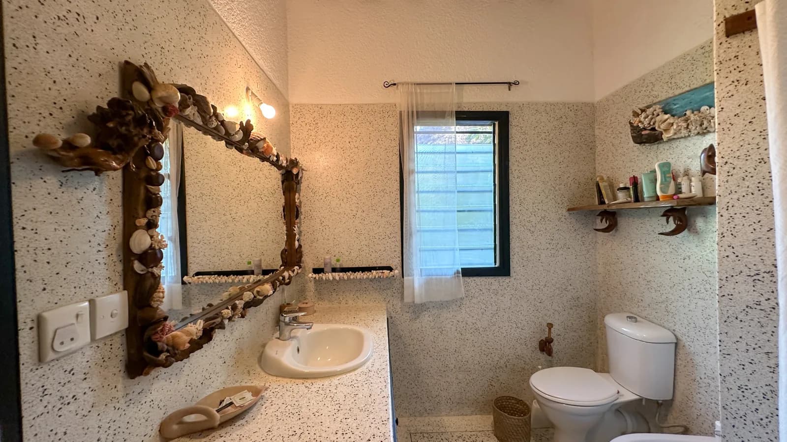 Villa Luwa Bathrooms 3