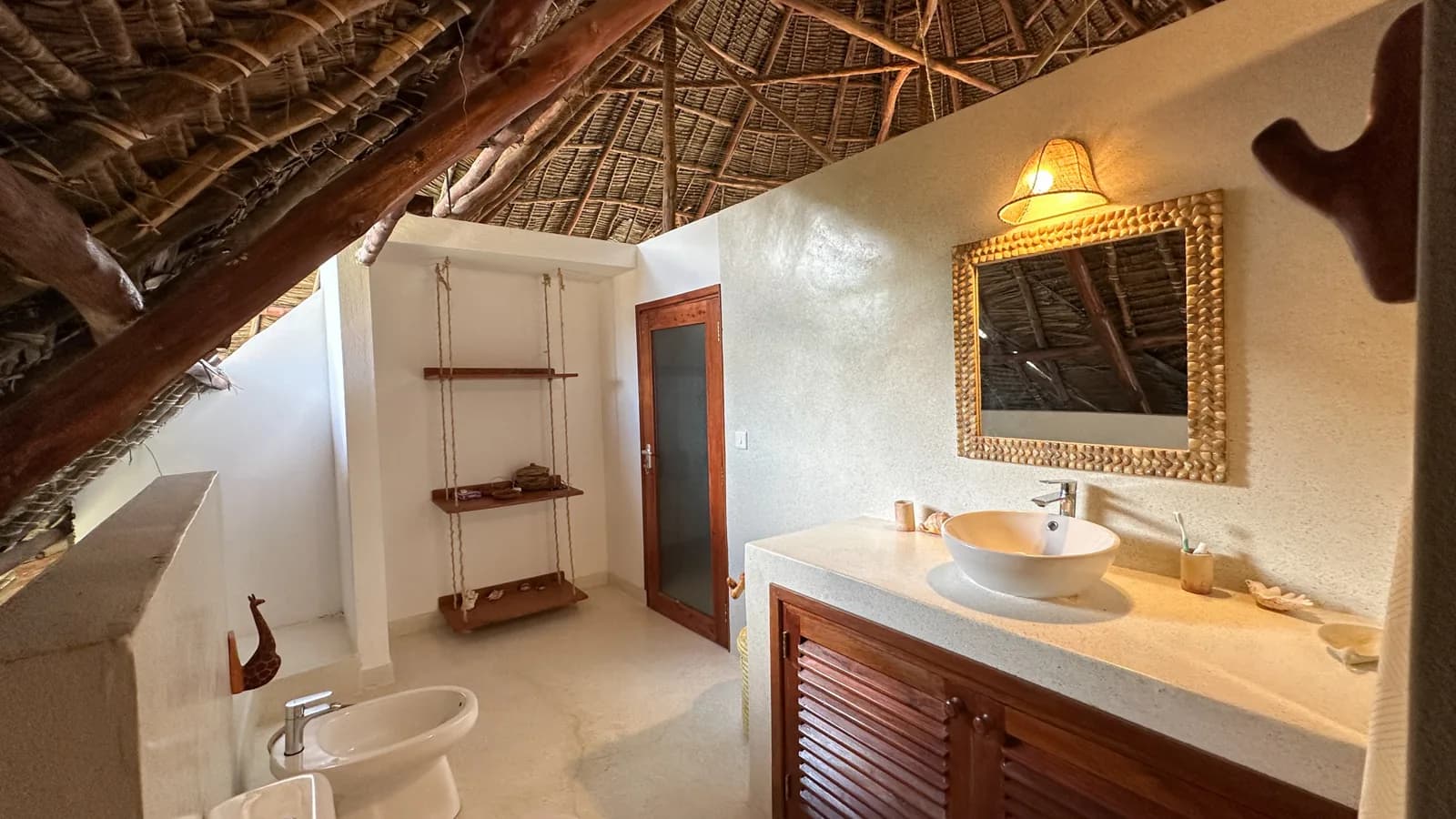 Villa Luwa Bathrooms 5