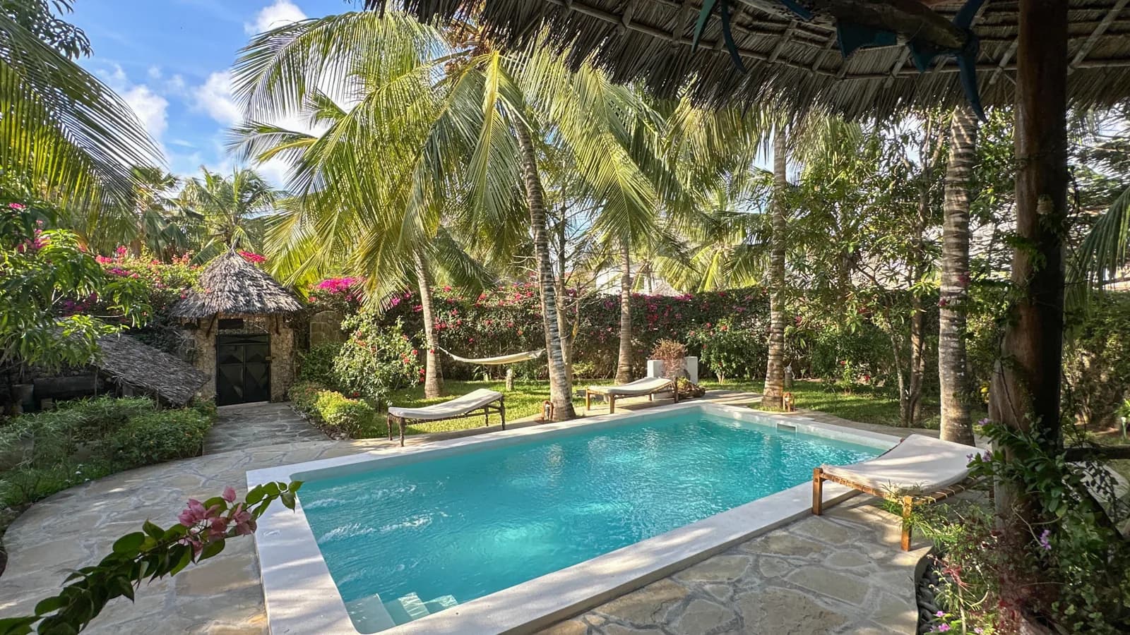 Villa Luwa Pool & Veranda 3